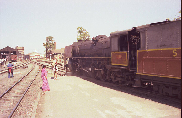 YP pacific at Bangalore station heading the Madras Mail