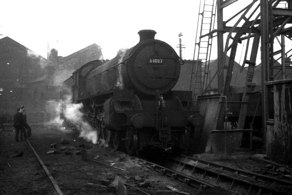 B1 4-6-0 61087 at Leeds Holbeck 1965