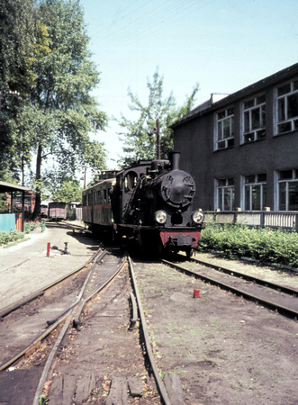 Tyn6.3631 at Piaseczno Miesto. This system once ran right into the centre of Warsaw but was gradually reduced over the years.