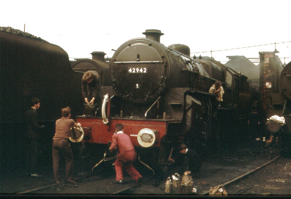 'Crab' 42942 being cleaned in preparation for working an August Bank Holiday special to Llandudno.