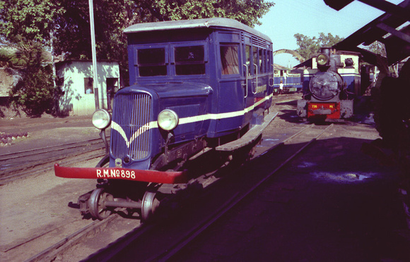 Vintage railbus 'Matheran Queen' at Neral