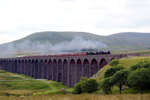 Stanier Black 5s 45231 and 44932 crossing Ribblehead viaduct on the northbound 'Fellsman'. 08/08/13