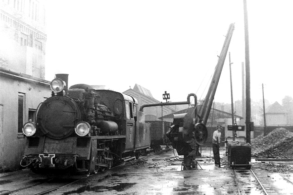 Coaling a Px48 at Krosnowiece on a very wet day