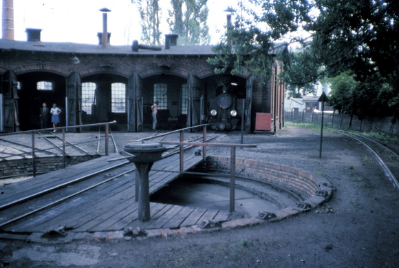 The narrow gauge 'roundhouse' at Znin.
