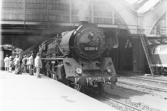 BR03 pacific 03.2121 at Berlin Ostbahnhof