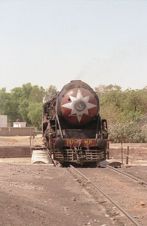 WP 7571 on the turntable at Agra Idgah
