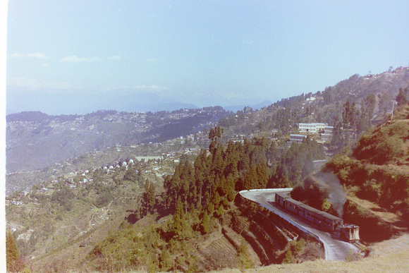 A view of a 'downhill' train approaching the Batasia loop