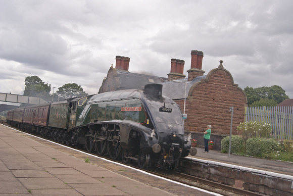 A4 60009 'Union of South Africa' passes through Helsby station on the North Wales Coast Express. 03.08.14
