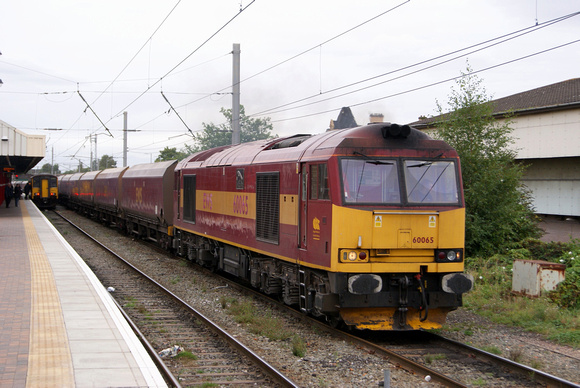60065 at Warrington Bank Quay on coal hoppers for Fiddlers Ferry Power Station. 13.08.12
